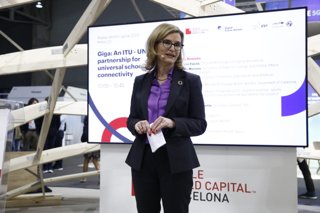 Giga connects 2.1 million students and 5,700 schools to the Internet
