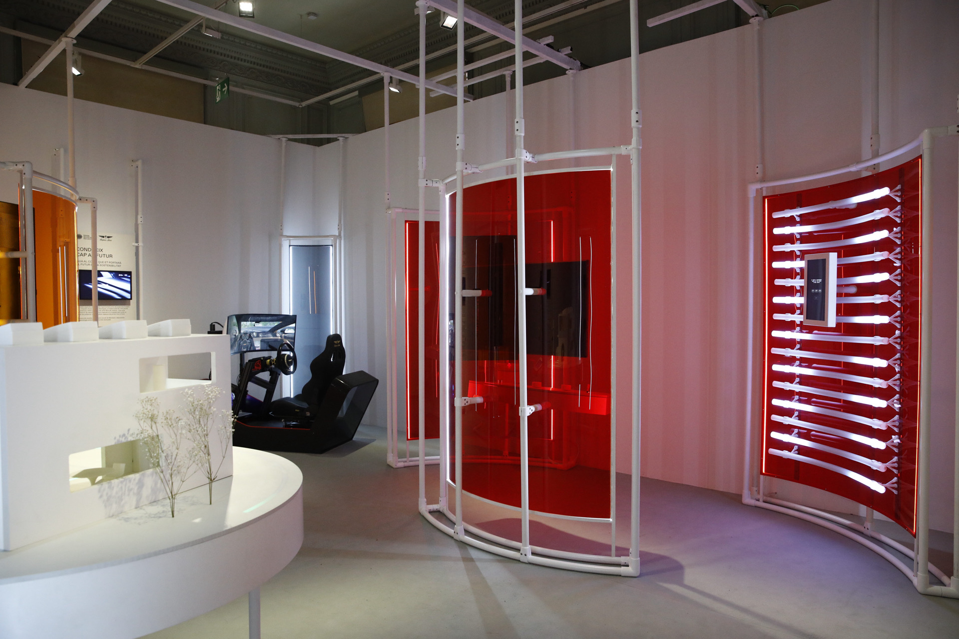 The exhibition ‘Recorda el futur’ brings MWC innovations to the public 