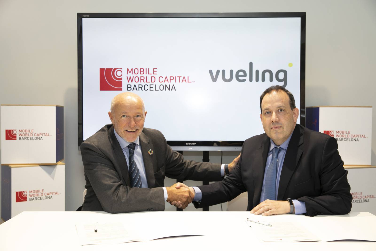 Vueling and Mobile World Capital Barcelona sign a partnership agreement to promote the development of an innovation community