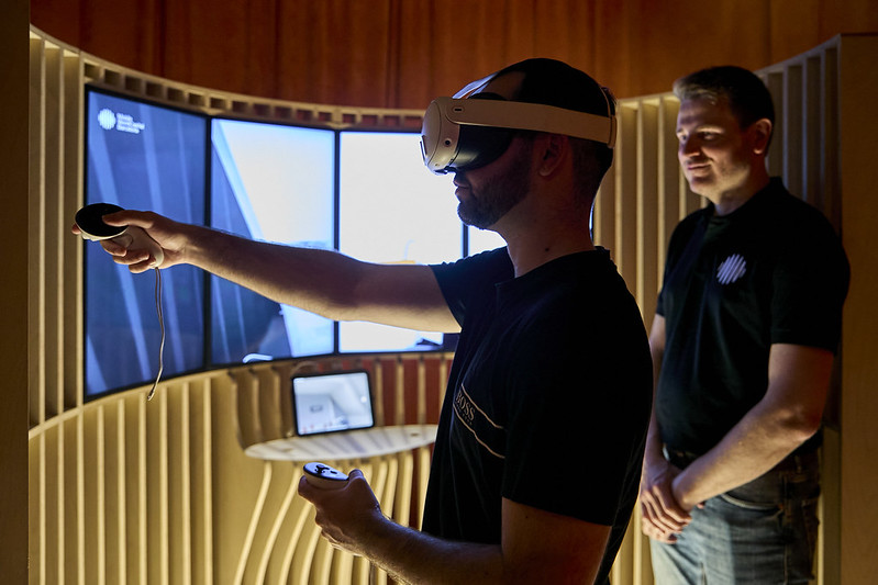 Més de 23.000 persones experimenten la tecnologia a ‘Simbiòpolis’, l’exposició interactiva de MWCapital al Palau Robert 