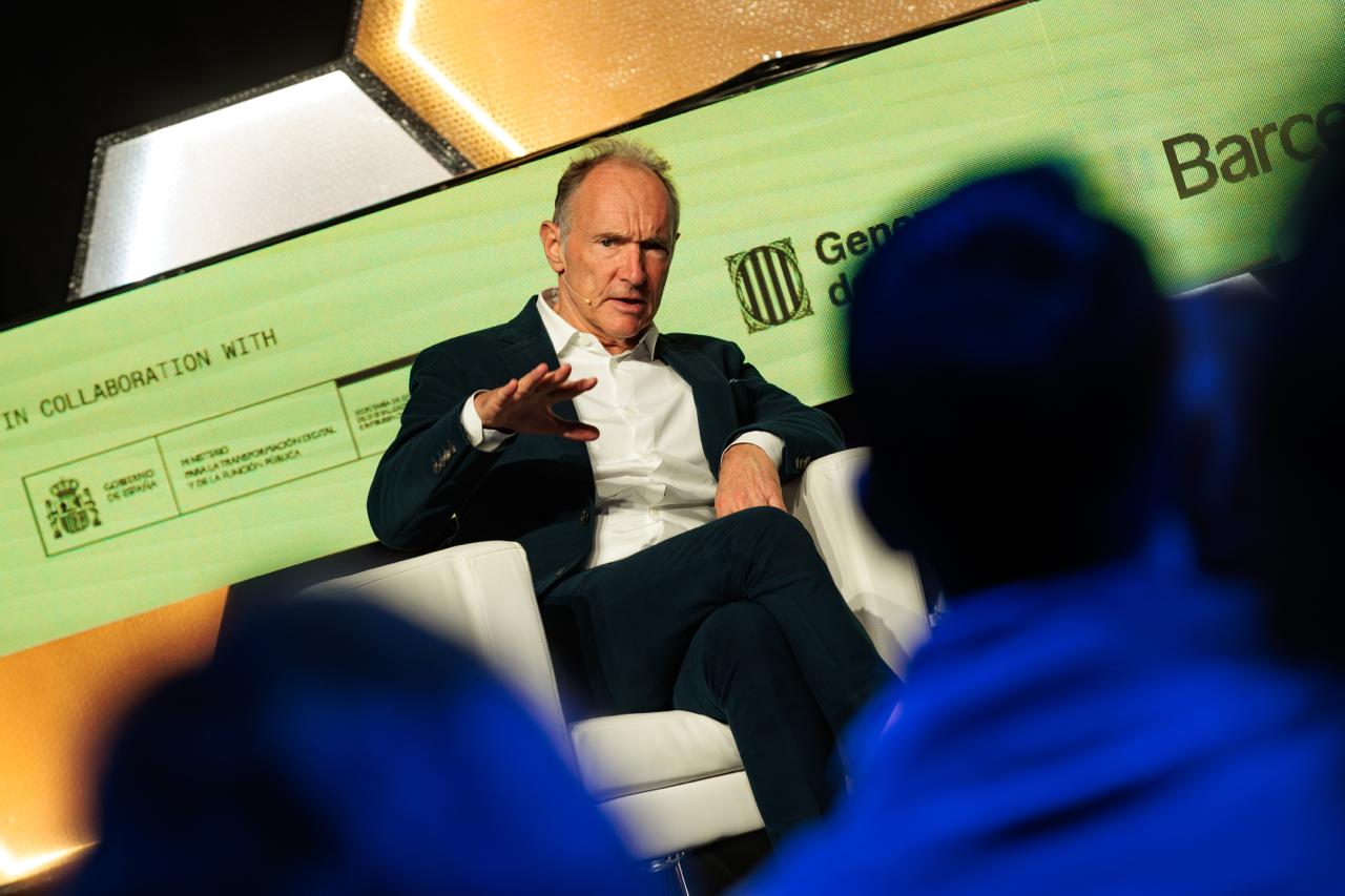 Tim Berners-Lee: “Social networks should be designed without the intention of fostering addiction”  